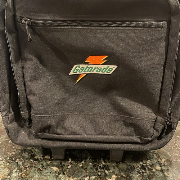 Gatorade Roller bag - black - good condition - 21 inches high - Picture 3 of 9